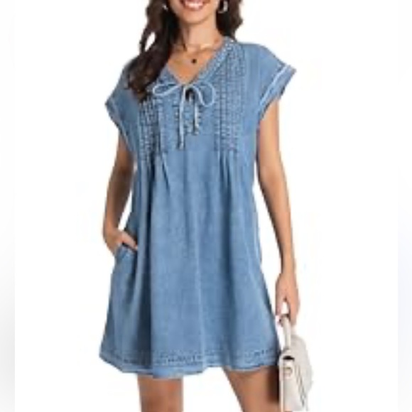Dresses & Skirts - Blue Short Sleeve Dress with Tie Front
Size 2X